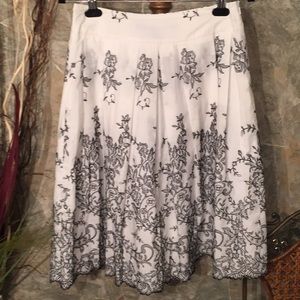 Isda & co 🌹 Stunning embroidered skirt
